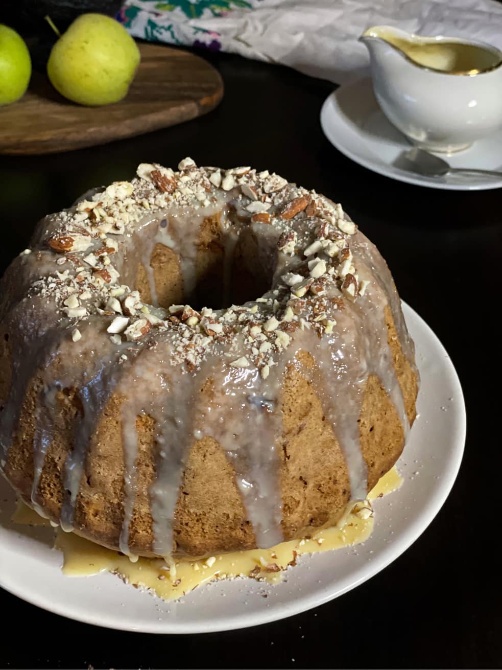 Bundt cake – prajitura cu mere si glazura